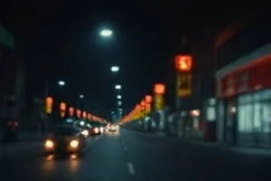 长夜行舟：夜航船头唯一一盏船灯照出水面波纹